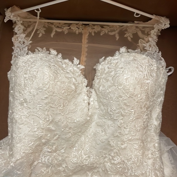 I said yes! Dresses & Skirts - Elegant, pure white floral wedding dress. In perfect condition. Fairytale worthy